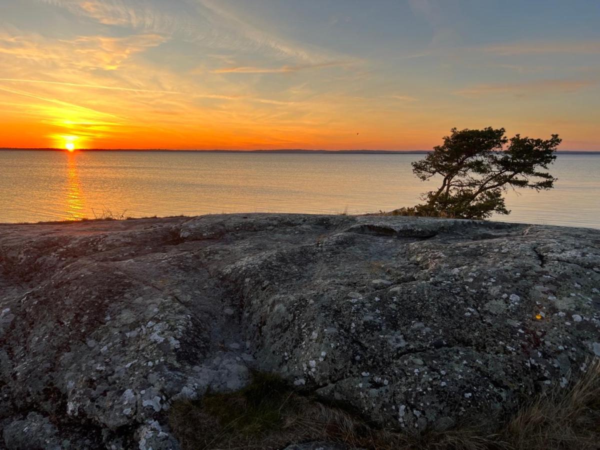 Exclusive Tranquil Villa By The Sea, Boat Available Drottningskär Exterior foto
