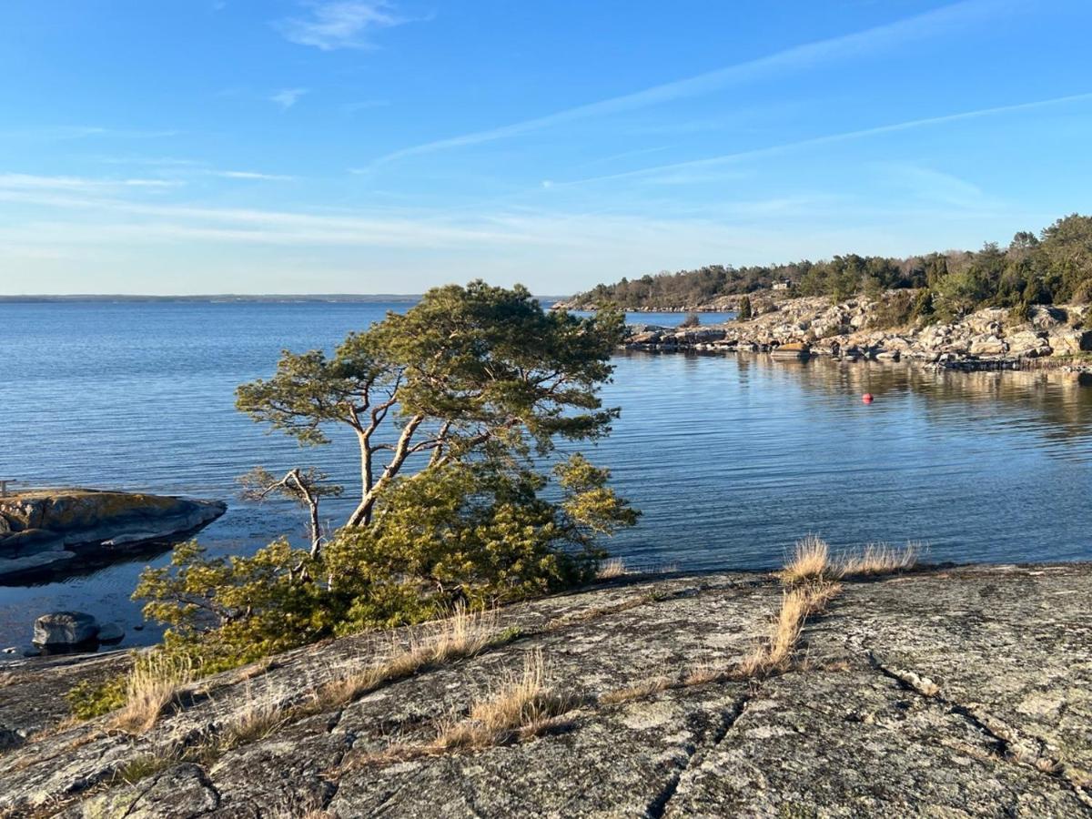 Exclusive Tranquil Villa By The Sea, Boat Available Drottningskär Exterior foto